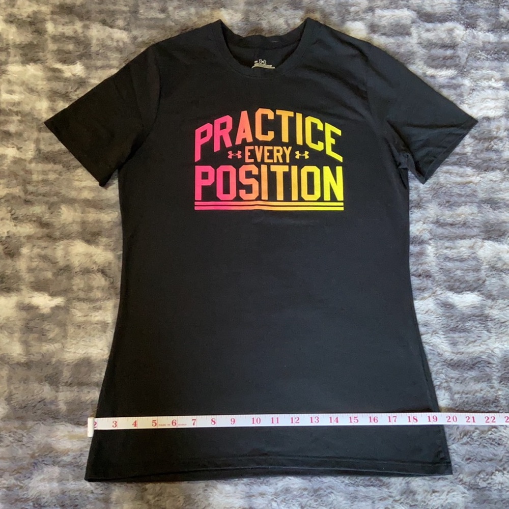 Under Armour Solid Black & Multi-Colored Short Sl… - image 3